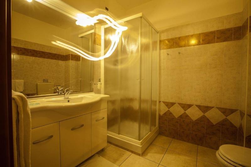 Hotel Davide Ріволі Екстер'єр фото