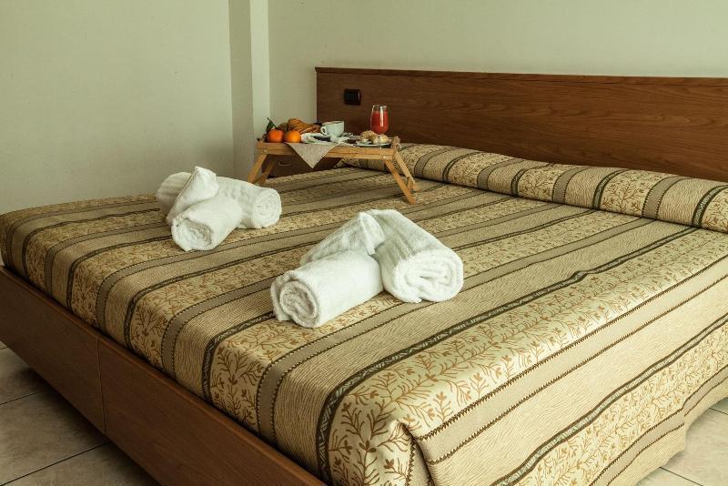 Hotel Davide Ріволі Екстер'єр фото