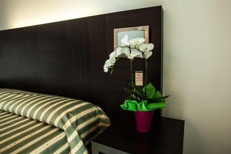 Hotel Davide Ріволі Екстер'єр фото