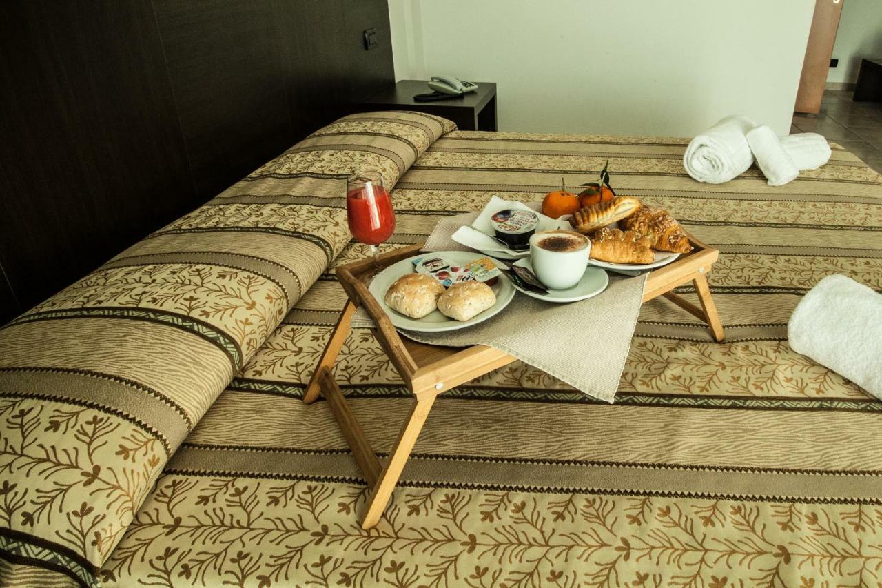 Hotel Davide Ріволі Екстер'єр фото