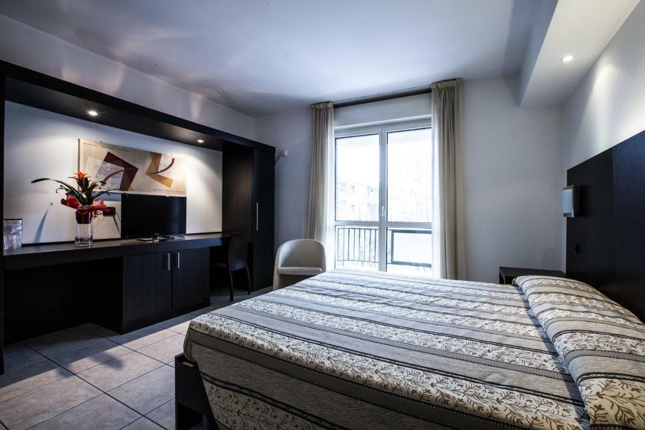 Hotel Davide Ріволі Екстер'єр фото