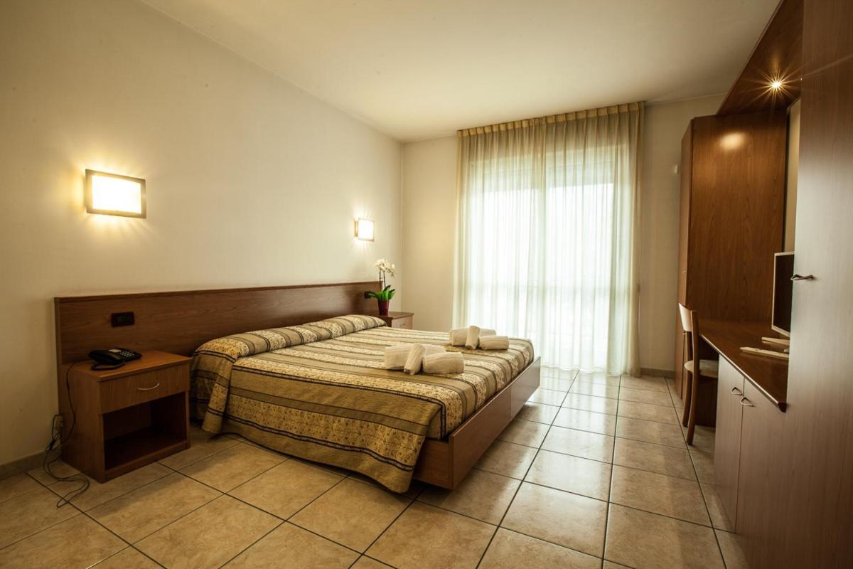Hotel Davide Ріволі Екстер'єр фото